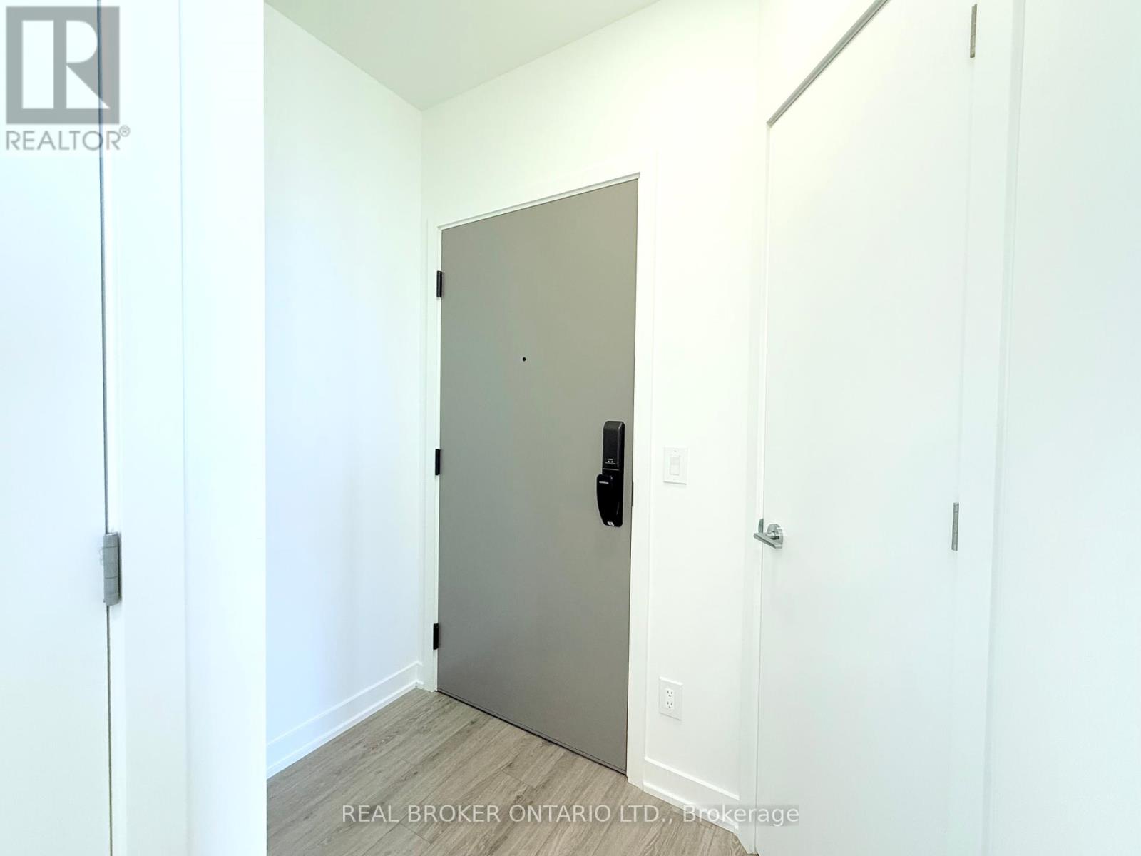 2003 - 3079 Trafalgar Road, Oakville, Ontario  L6H 8C5 - Photo 4 - W12443993