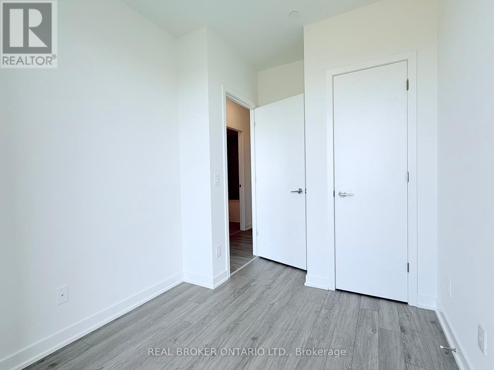 2003 - 3079 Trafalgar Road, Oakville, Ontario  L6H 8C5 - Photo 8 - W12443993