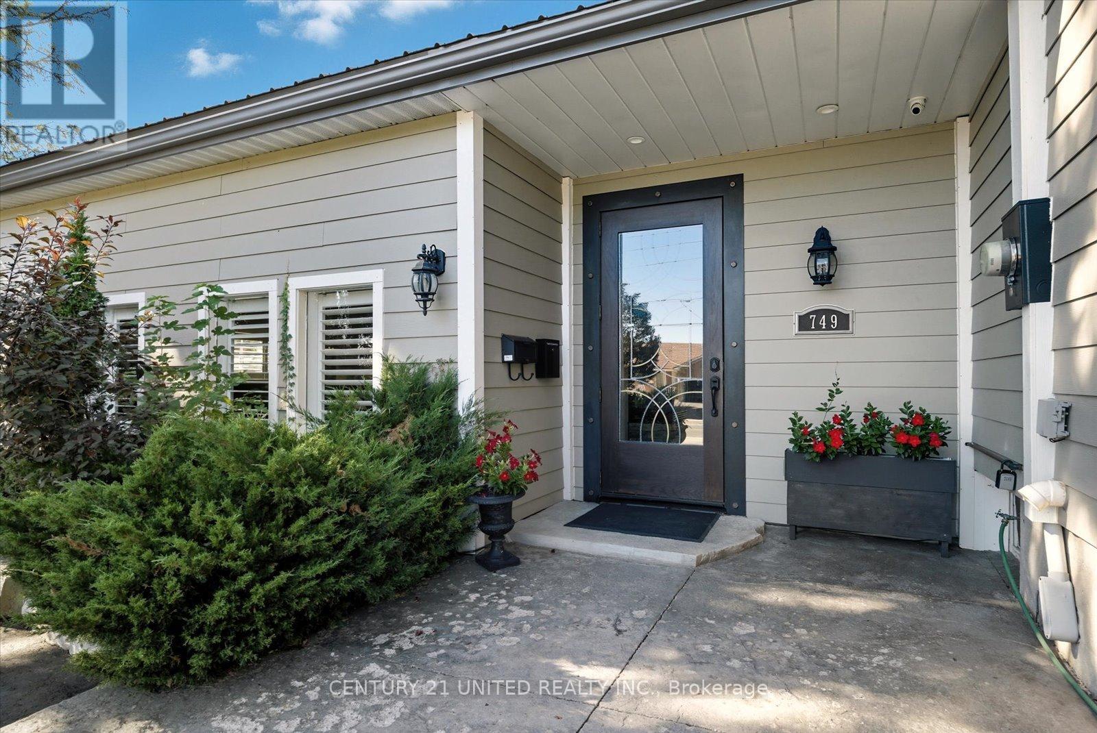 749 Spillsbury Drive, Peterborough, Ontario  K9K 1K9 - Photo 3 - X12444054