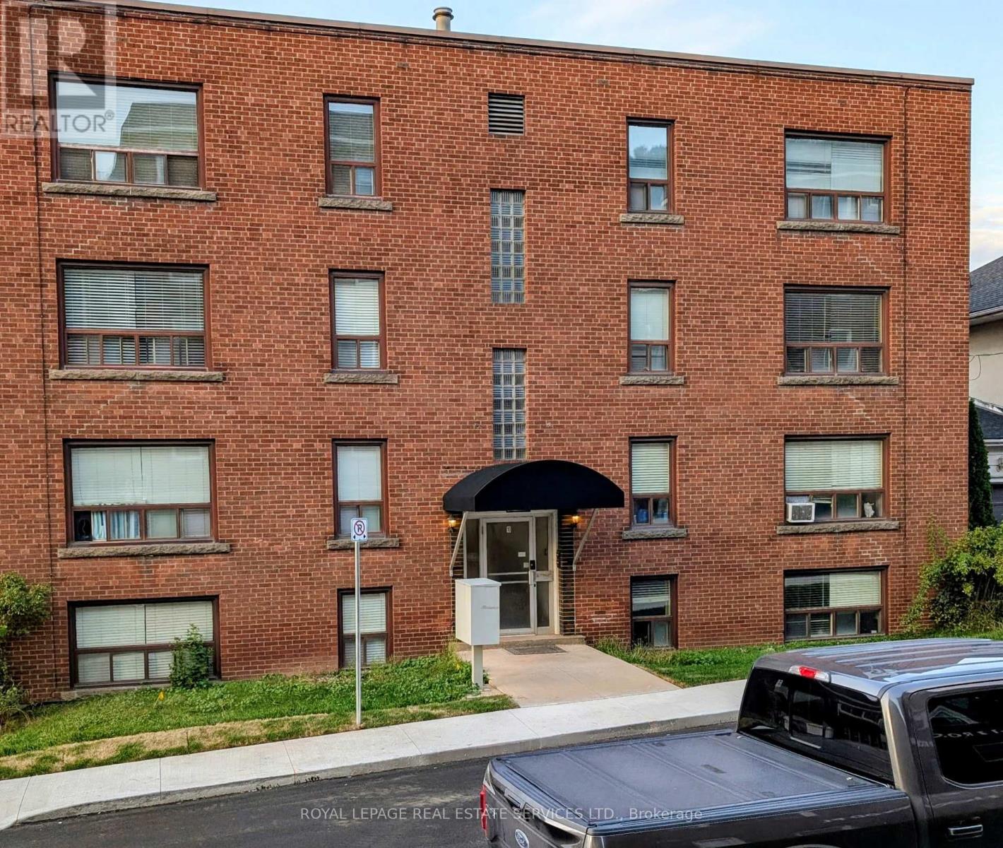 8 - 10 Rockwood Place, Hamilton, Ontario  L8N 2G2 - Photo 1 - X12399192