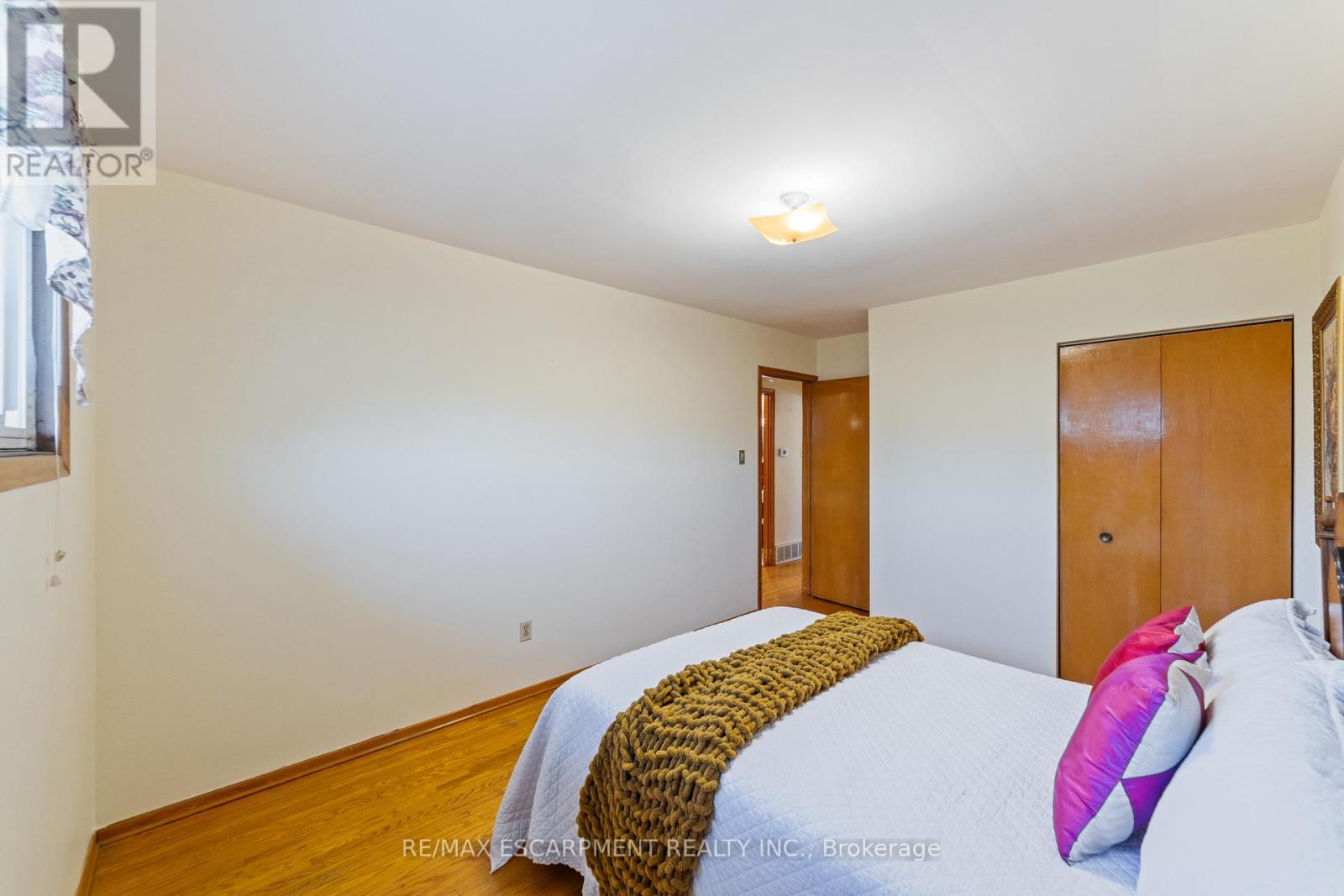 99 Edinburgh Avenue, Hamilton (Crown Point), Ontario  L8H 2C6 - Photo 14 - X12443953