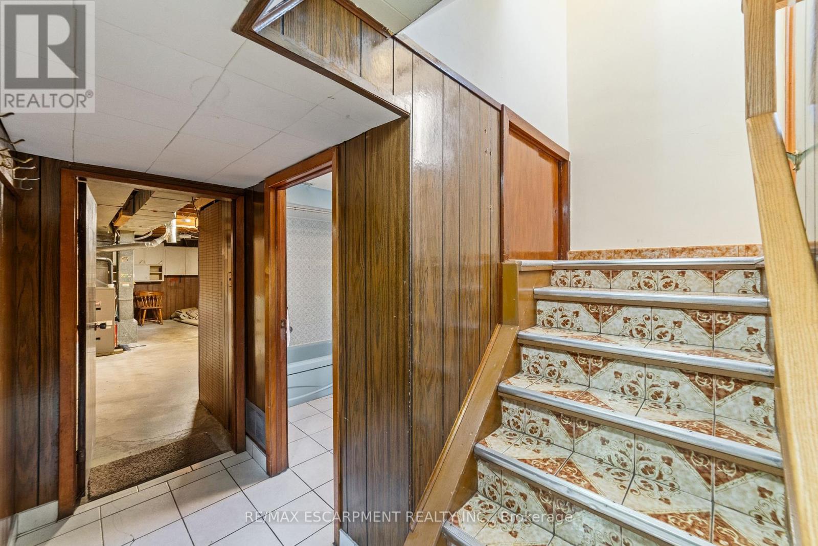 99 Edinburgh Avenue, Hamilton (Crown Point), Ontario  L8H 2C6 - Photo 17 - X12443953