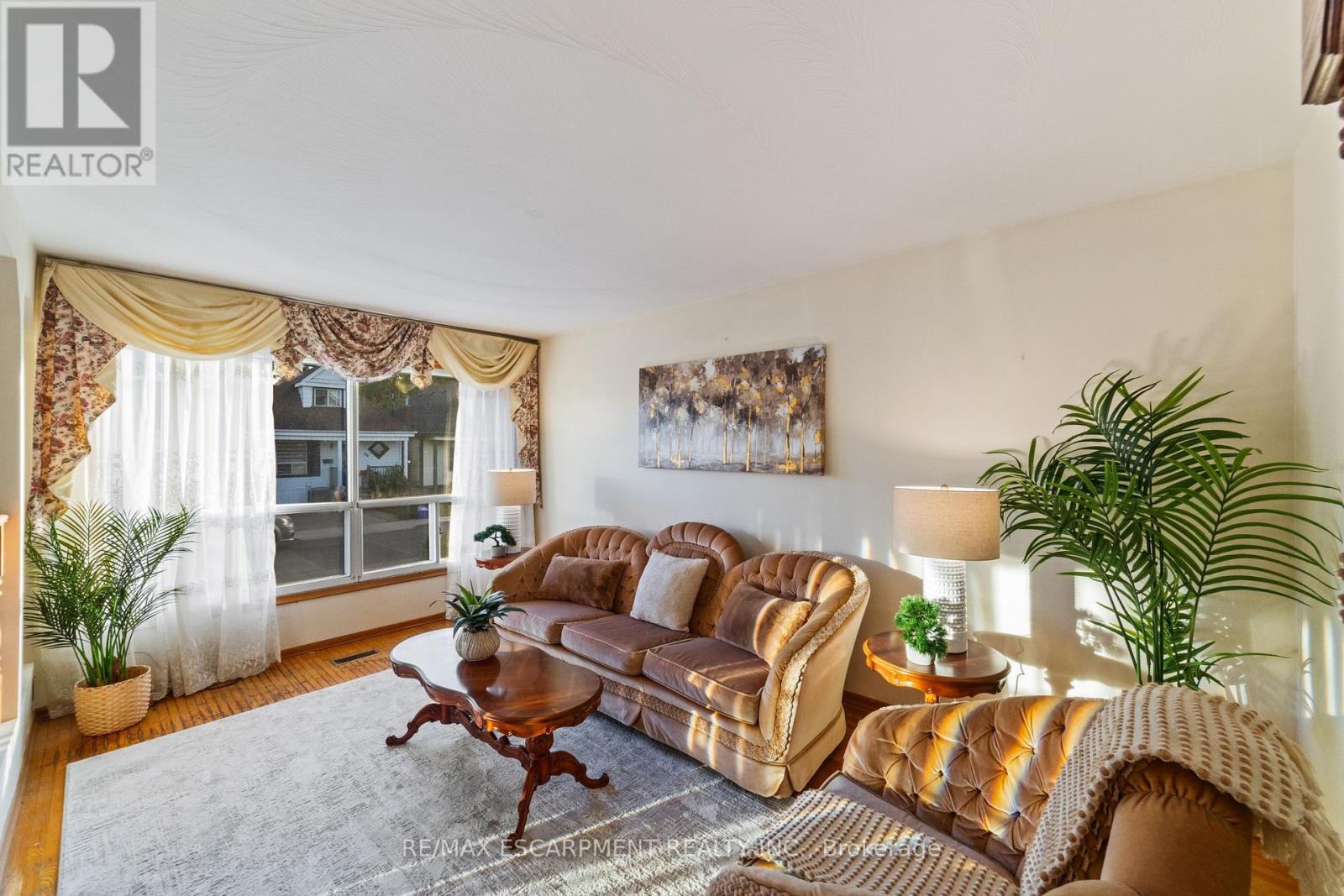 99 Edinburgh Avenue, Hamilton (Crown Point), Ontario  L8H 2C6 - Photo 7 - X12443953