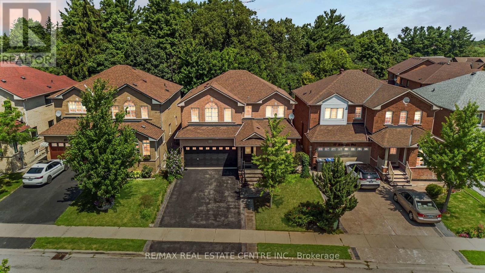 19 HOLLOWGROVE BOULEVARD, Brampton, Ontario