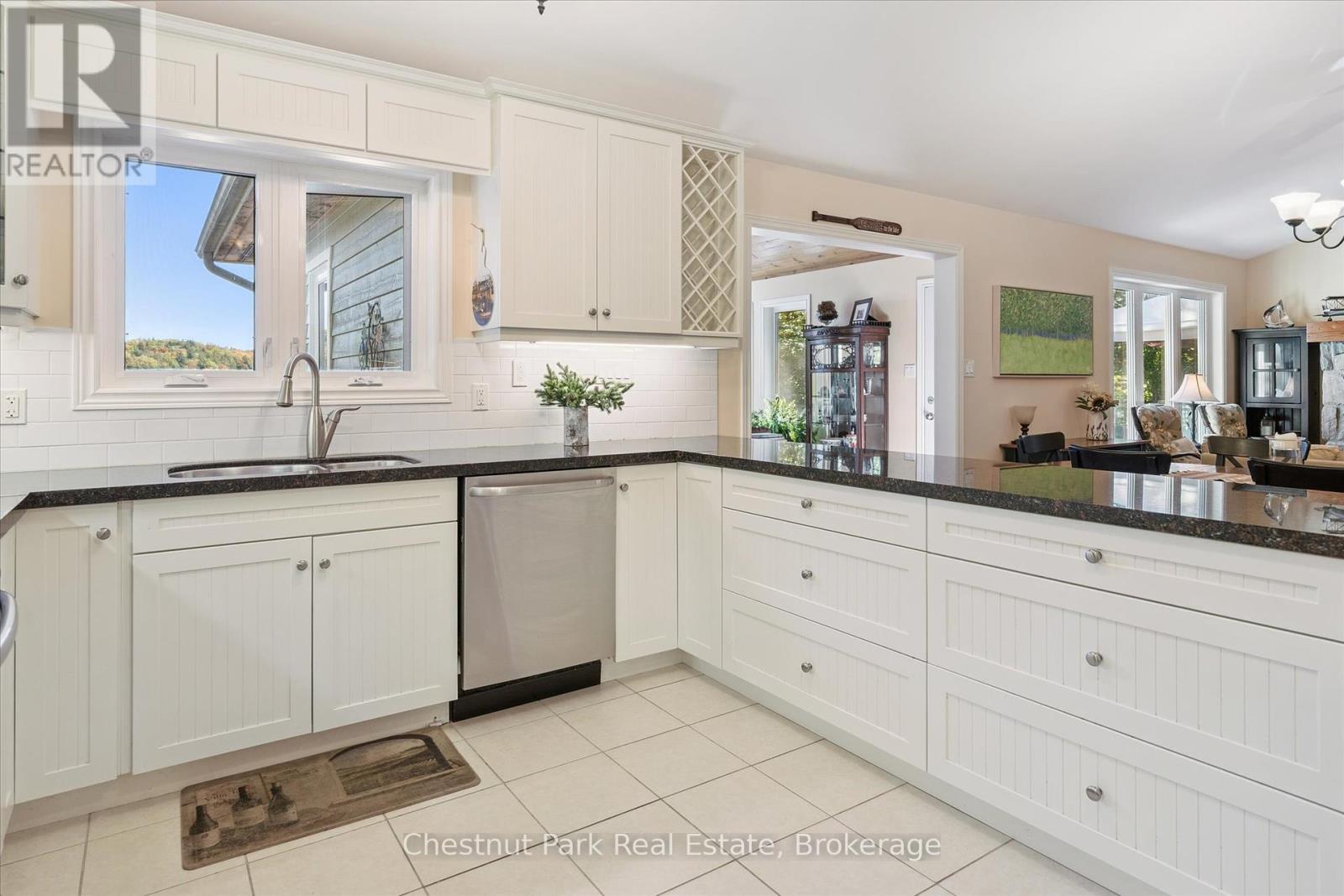 1222 Hamill's Point, Muskoka Lakes, Ontario  P0C 1H0 - Photo 10 - X12444088