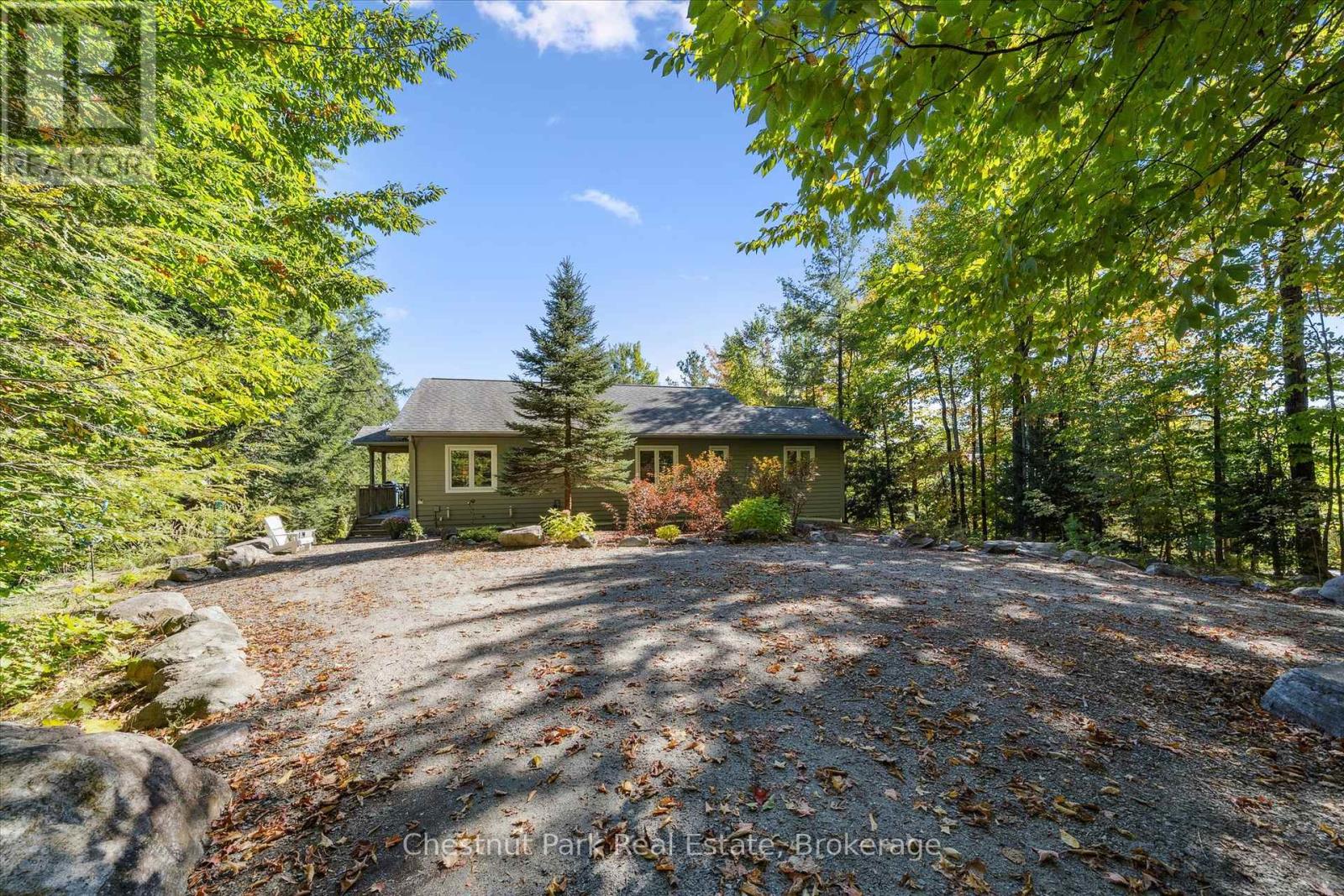 1222 Hamill's Point, Muskoka Lakes, Ontario  P0C 1H0 - Photo 4 - X12444088