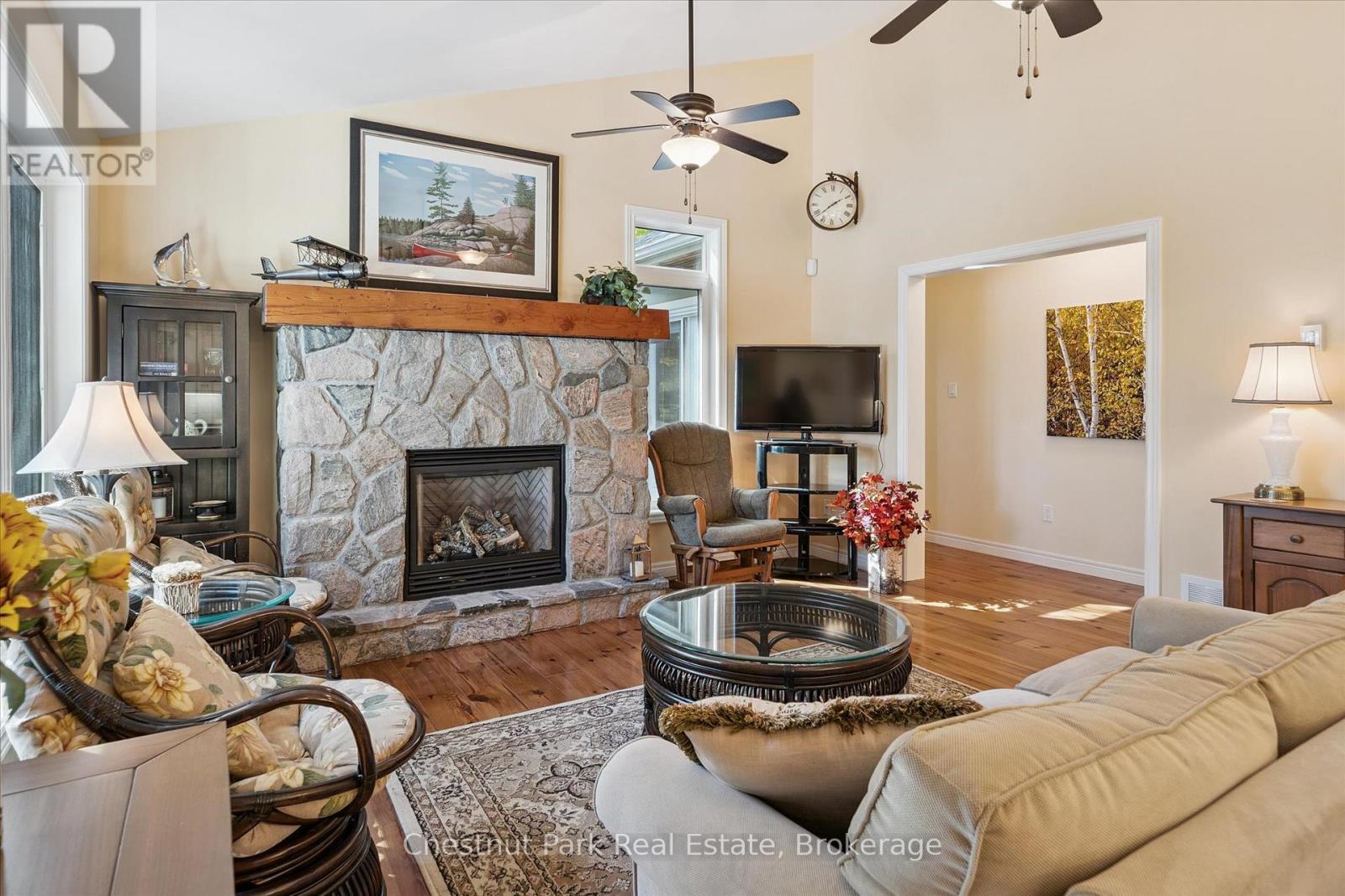 1222 Hamill's Point, Muskoka Lakes, Ontario  P0C 1H0 - Photo 6 - X12444088