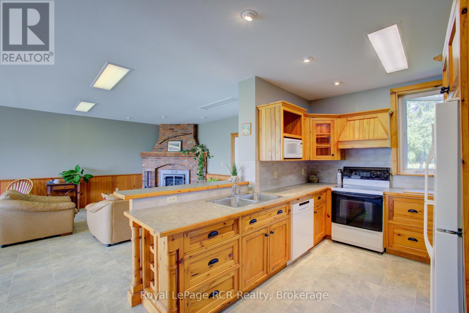 7120 Sixth Line, Centre Wellington, Ontario  N0B 1J0 - Photo 19 - X12444132