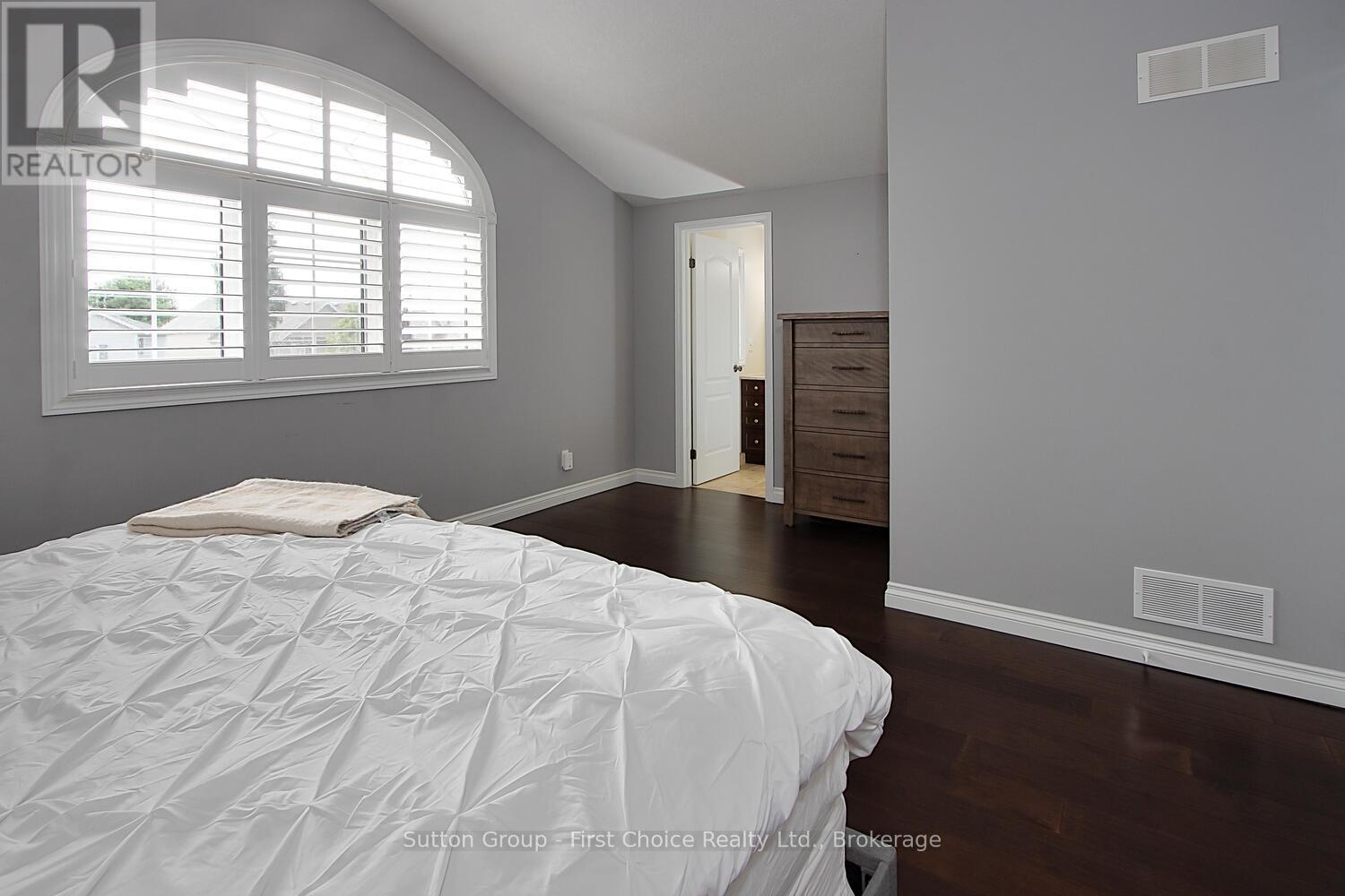 293 Huck Crescent, Kitchener, Ontario  N2N 3M8 - Photo 22 - X12444111
