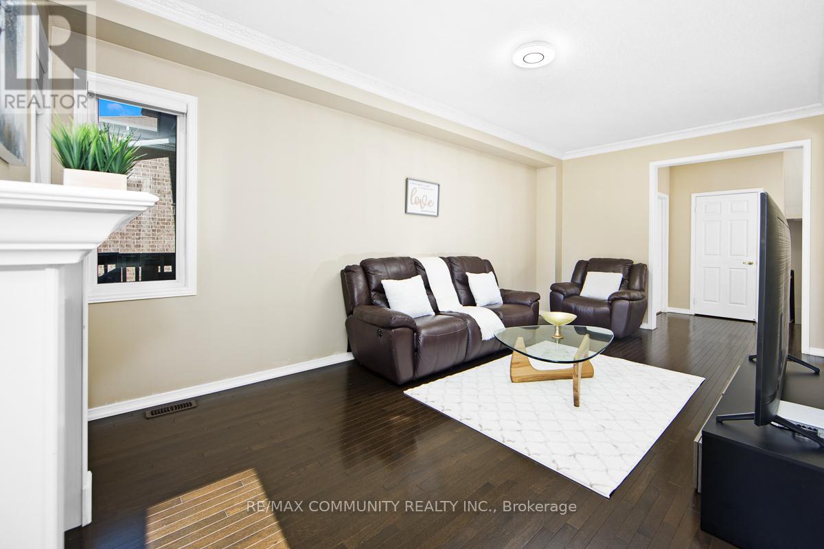 167 Jonas Millway, Whitchurch-Stouffville (Stouffville), Ontario  L4A 0M9 - Photo 10 - N12443793