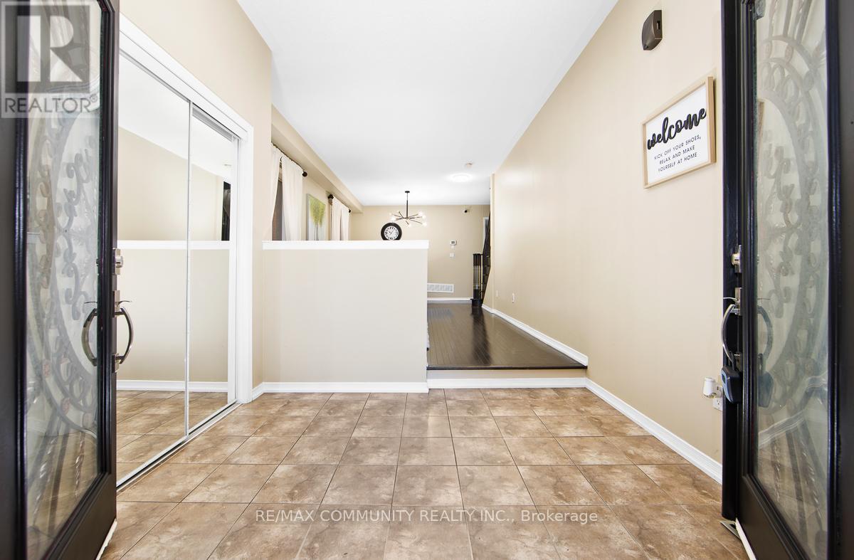 167 Jonas Millway, Whitchurch-Stouffville (Stouffville), Ontario  L4A 0M9 - Photo 3 - N12443793