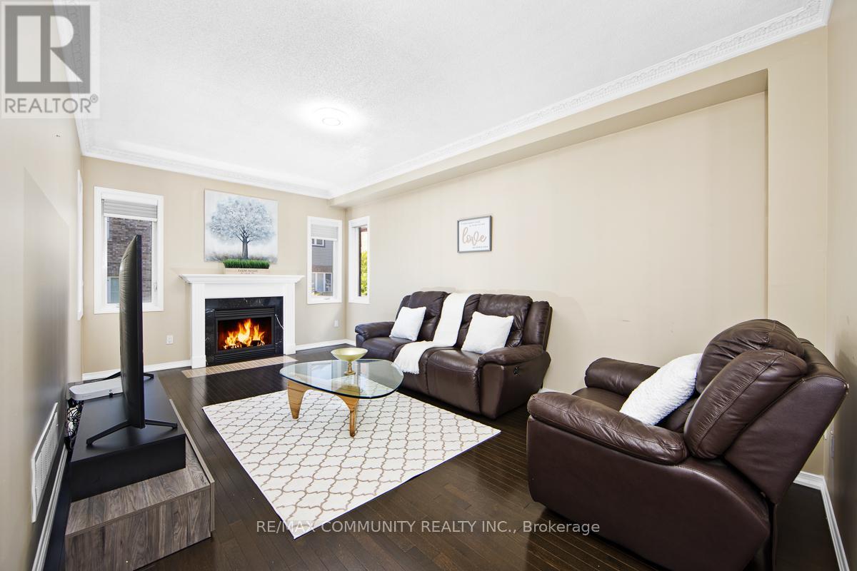 167 Jonas Millway, Whitchurch-Stouffville (Stouffville), Ontario  L4A 0M9 - Photo 8 - N12443793
