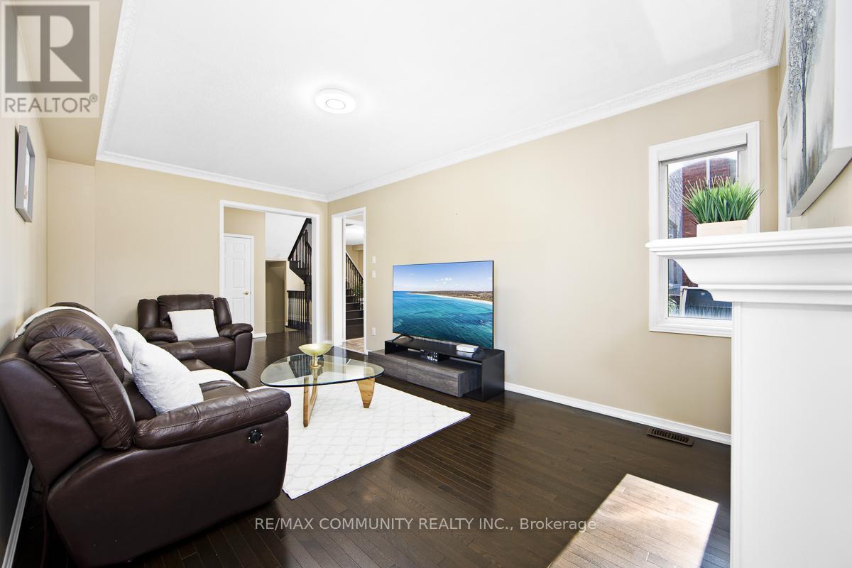 167 Jonas Millway, Whitchurch-Stouffville (Stouffville), Ontario  L4A 0M9 - Photo 9 - N12443793