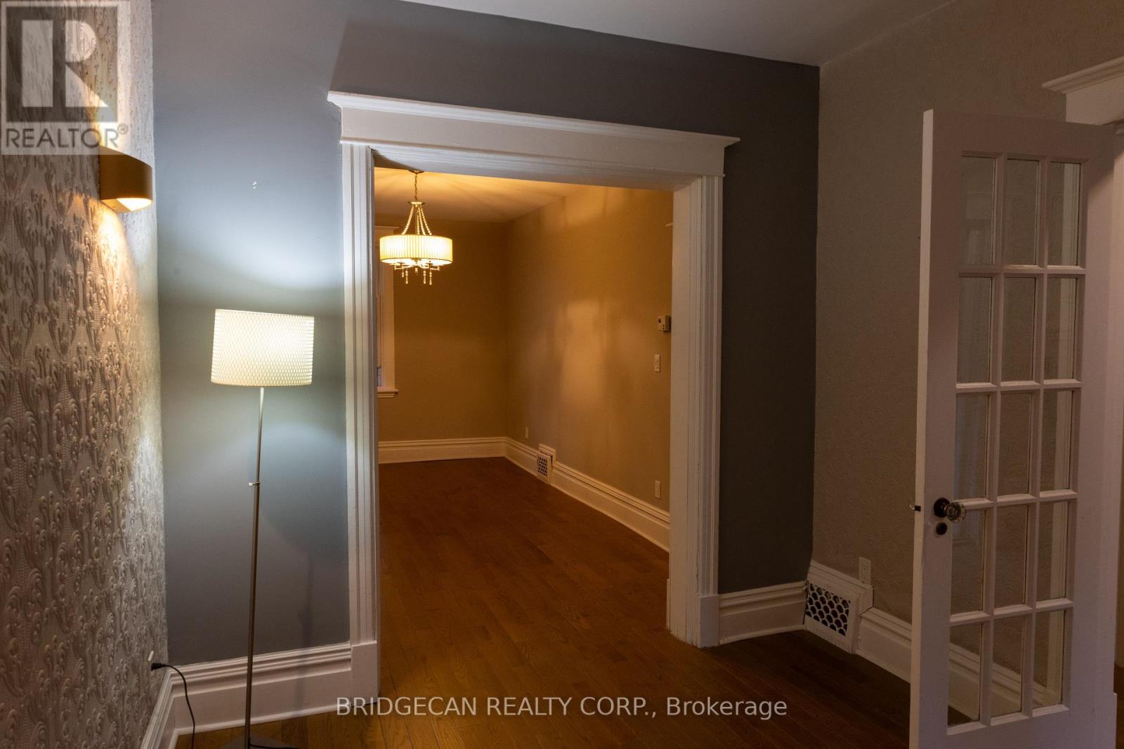 21 Sunset Avenue, Hamilton (Strathcona), Ontario  L8R 1V7 - Photo 10 - X12440211