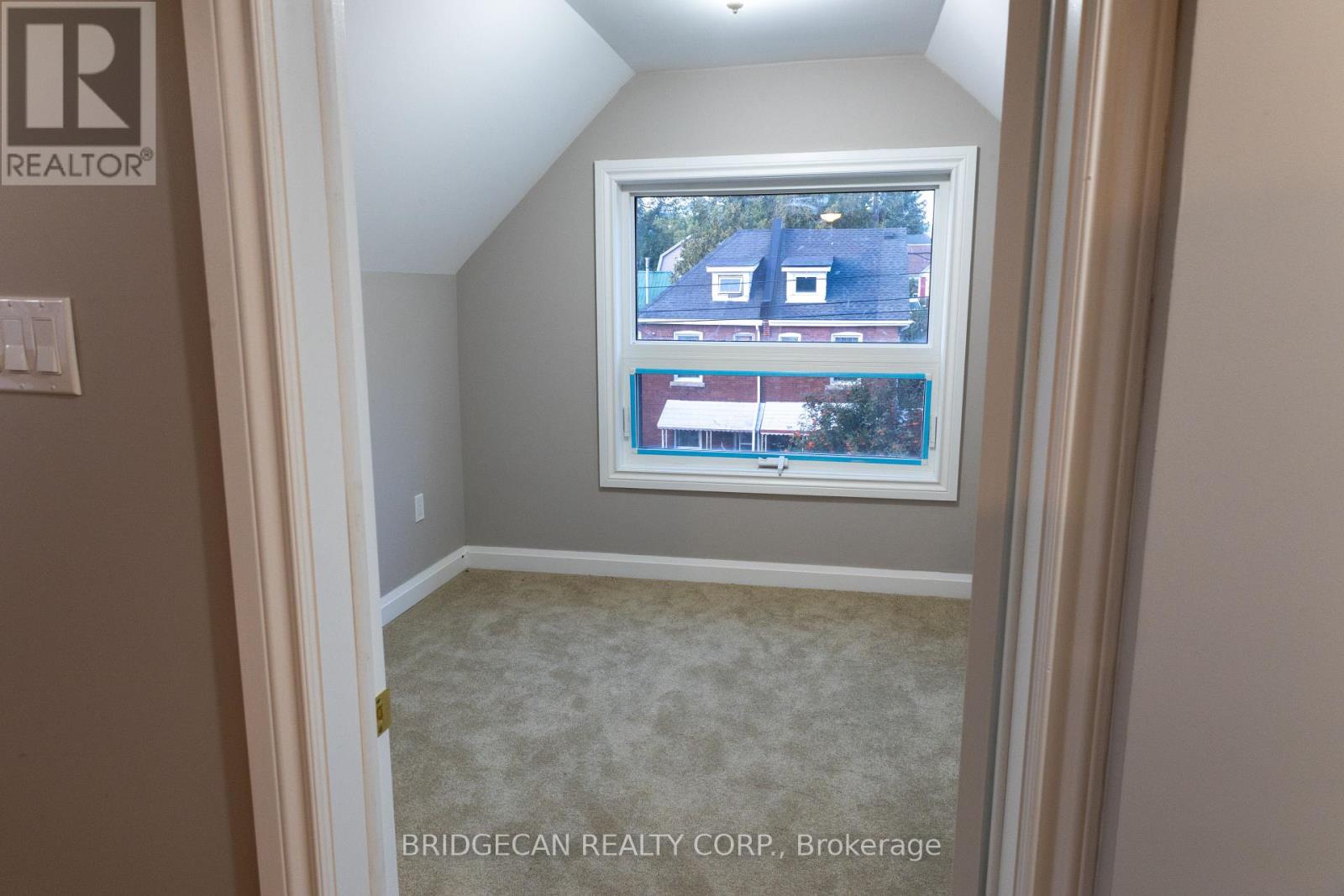 21 Sunset Avenue, Hamilton (Strathcona), Ontario  L8R 1V7 - Photo 15 - X12440211