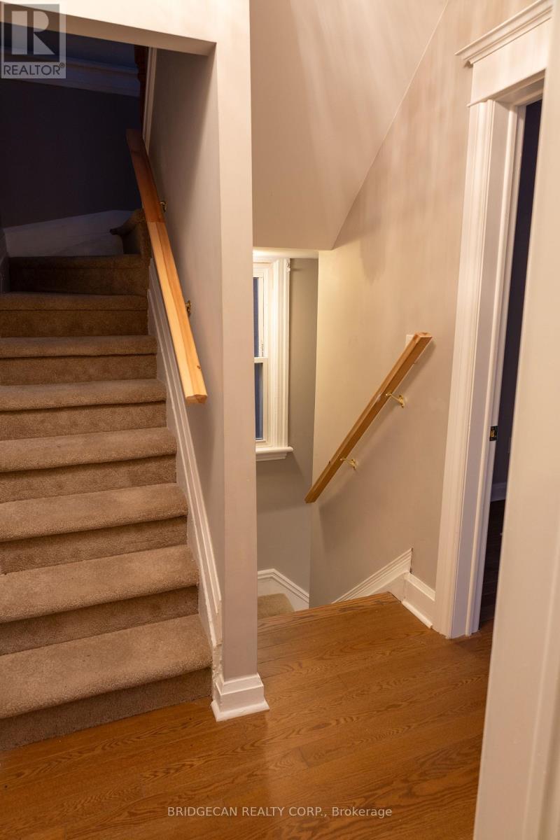 21 Sunset Avenue, Hamilton (Strathcona), Ontario  L8R 1V7 - Photo 20 - X12440211