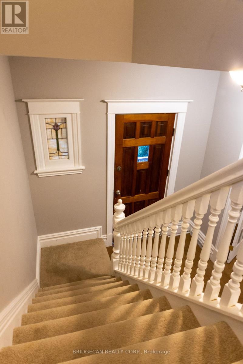 21 Sunset Avenue, Hamilton (Strathcona), Ontario  L8R 1V7 - Photo 13 - X12440211