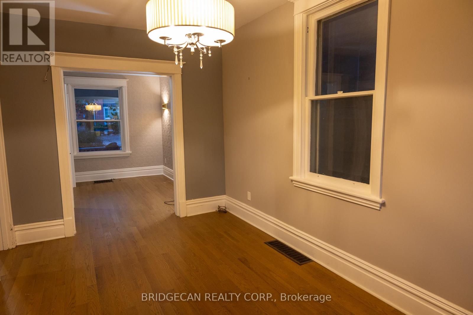 21 Sunset Avenue, Hamilton (Strathcona), Ontario  L8R 1V7 - Photo 31 - X12440211