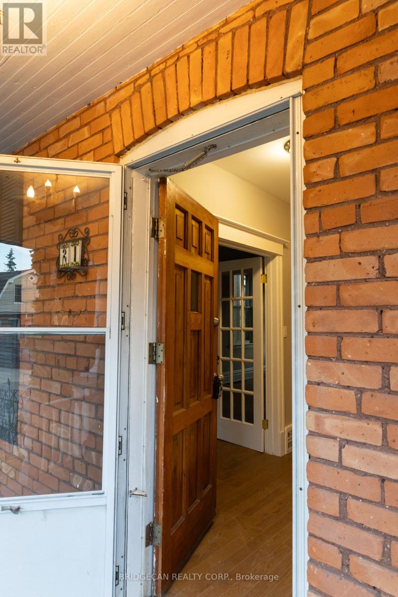 21 Sunset Avenue, Hamilton (Strathcona), Ontario  L8R 1V7 - Photo 6 - X12440211