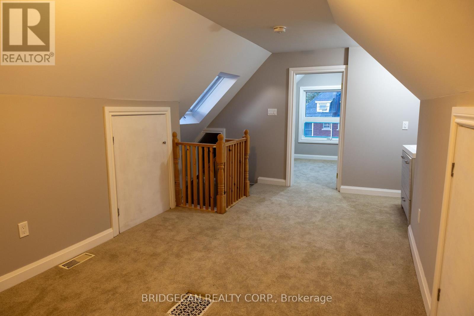 21 Sunset Avenue, Hamilton (Strathcona), Ontario  L8R 1V7 - Photo 18 - X12440211