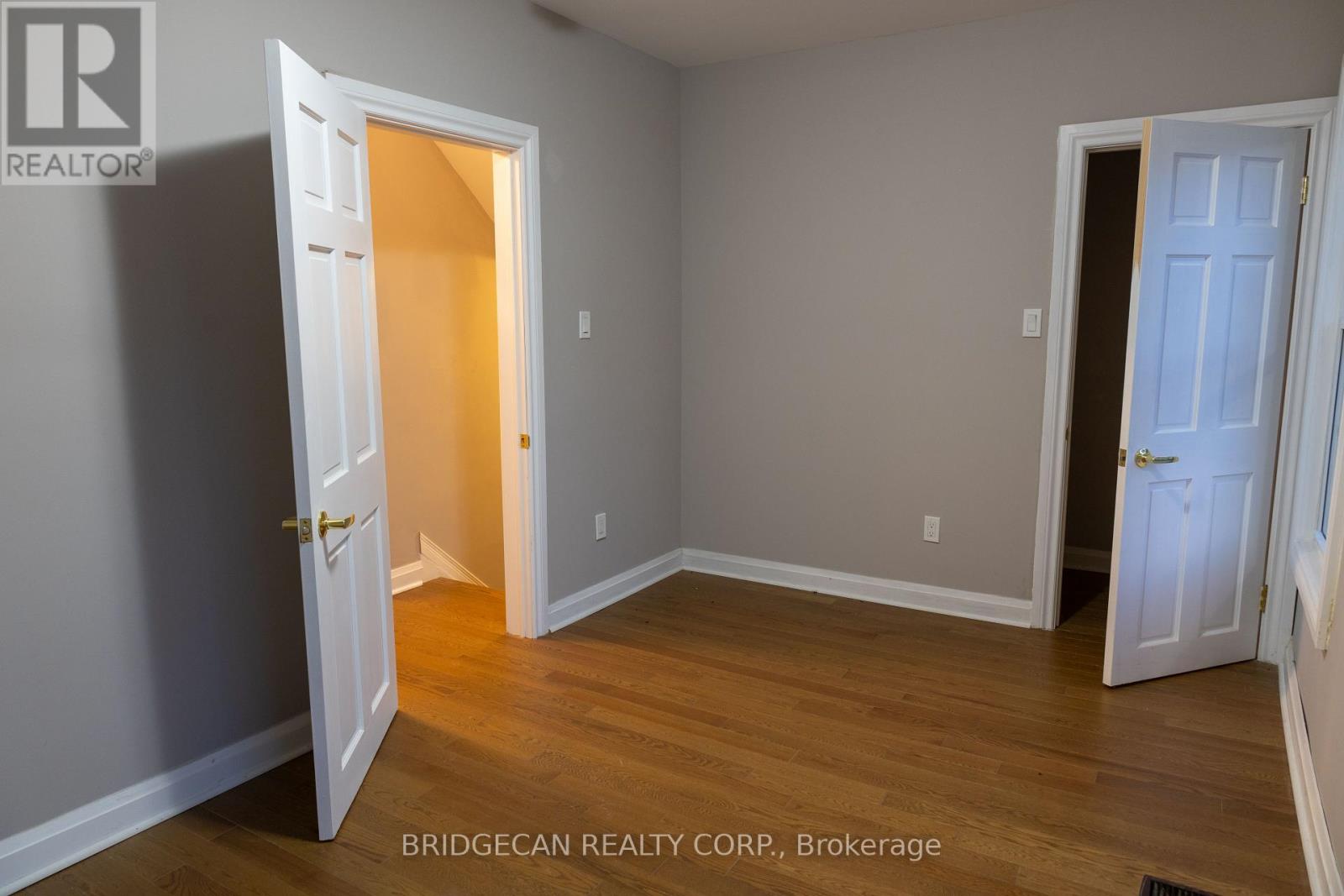 21 Sunset Avenue, Hamilton (Strathcona), Ontario  L8R 1V7 - Photo 25 - X12440211