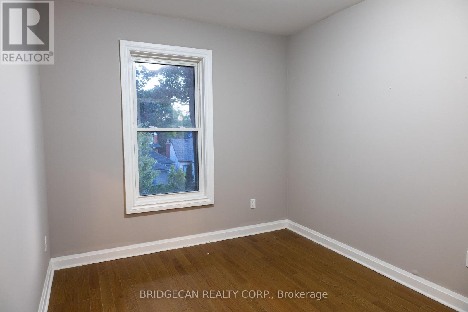 21 Sunset Avenue, Hamilton (Strathcona), Ontario  L8R 1V7 - Photo 21 - X12440211