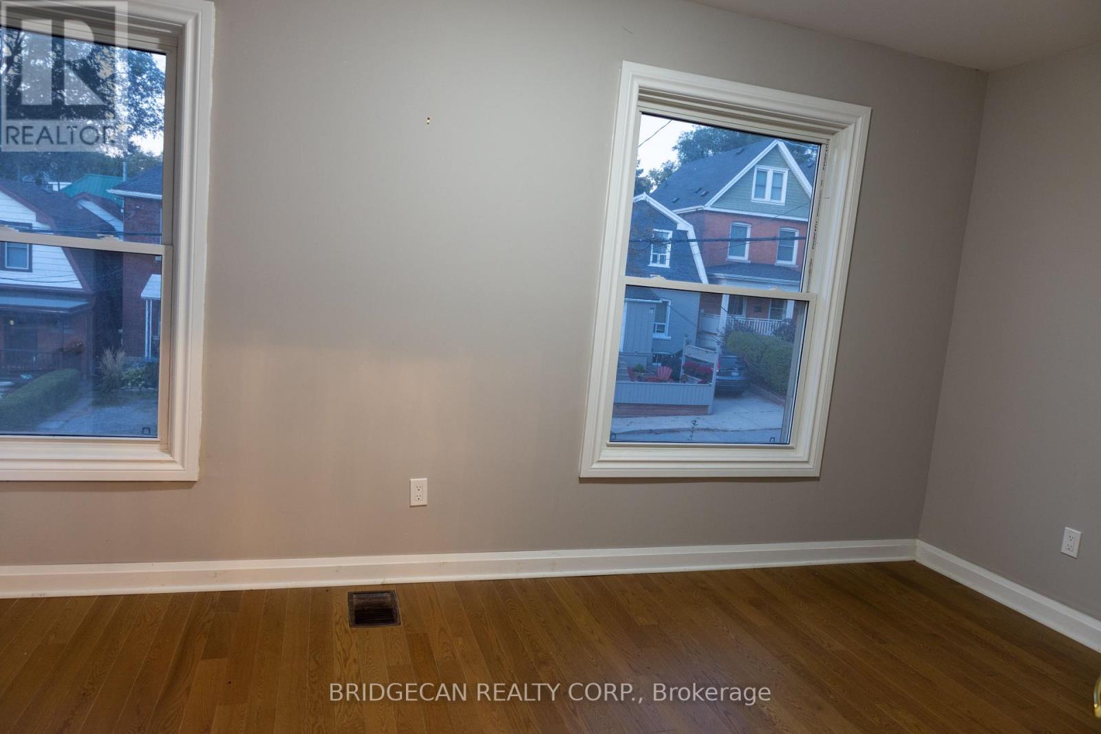 21 Sunset Avenue, Hamilton (Strathcona), Ontario  L8R 1V7 - Photo 27 - X12440211