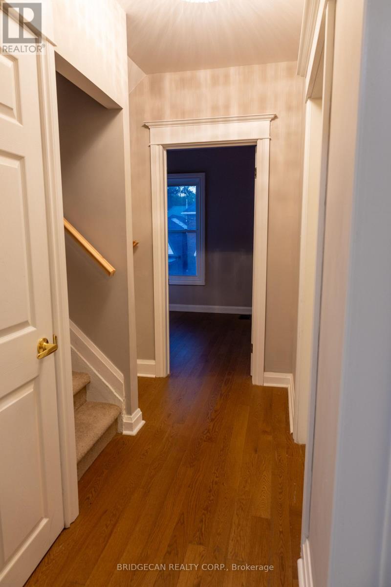 21 Sunset Avenue, Hamilton (Strathcona), Ontario  L8R 1V7 - Photo 23 - X12440211