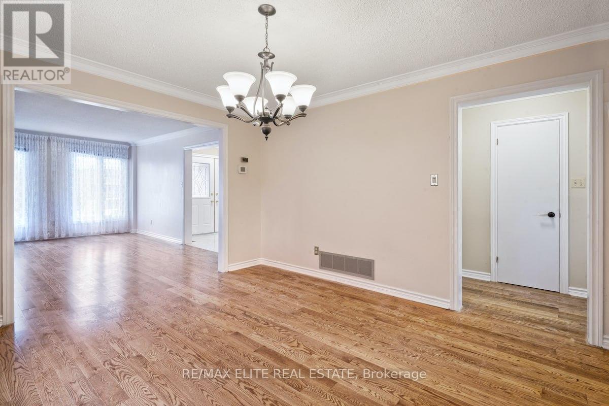 Main - 219 Connaught Avenue, Toronto, Ontario  M2M 1H6 - Photo 3 - C12441947