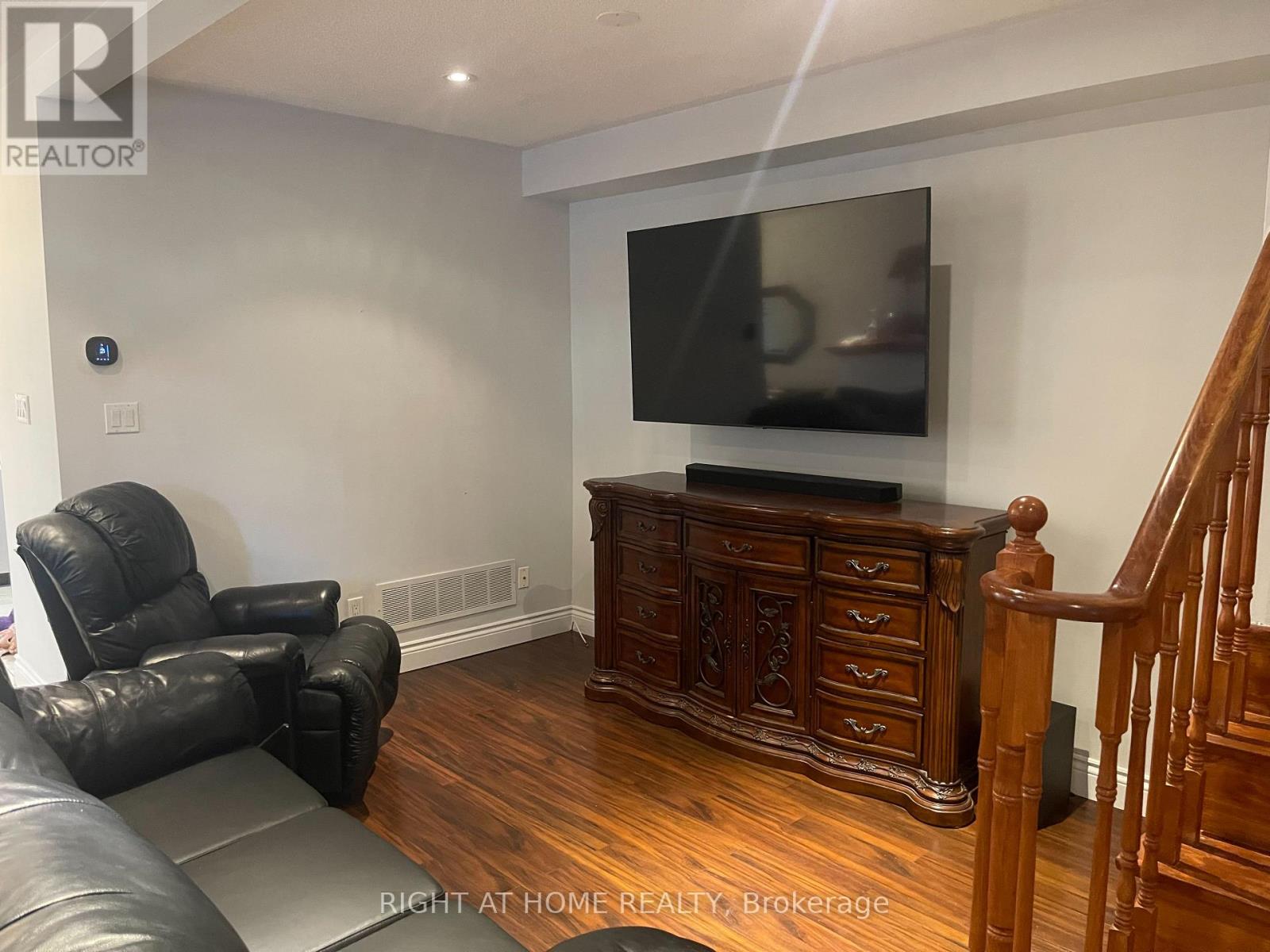18 Archbury Circle, Caledon, Ontario  L7E 2H7 - Photo 6 - W12368351