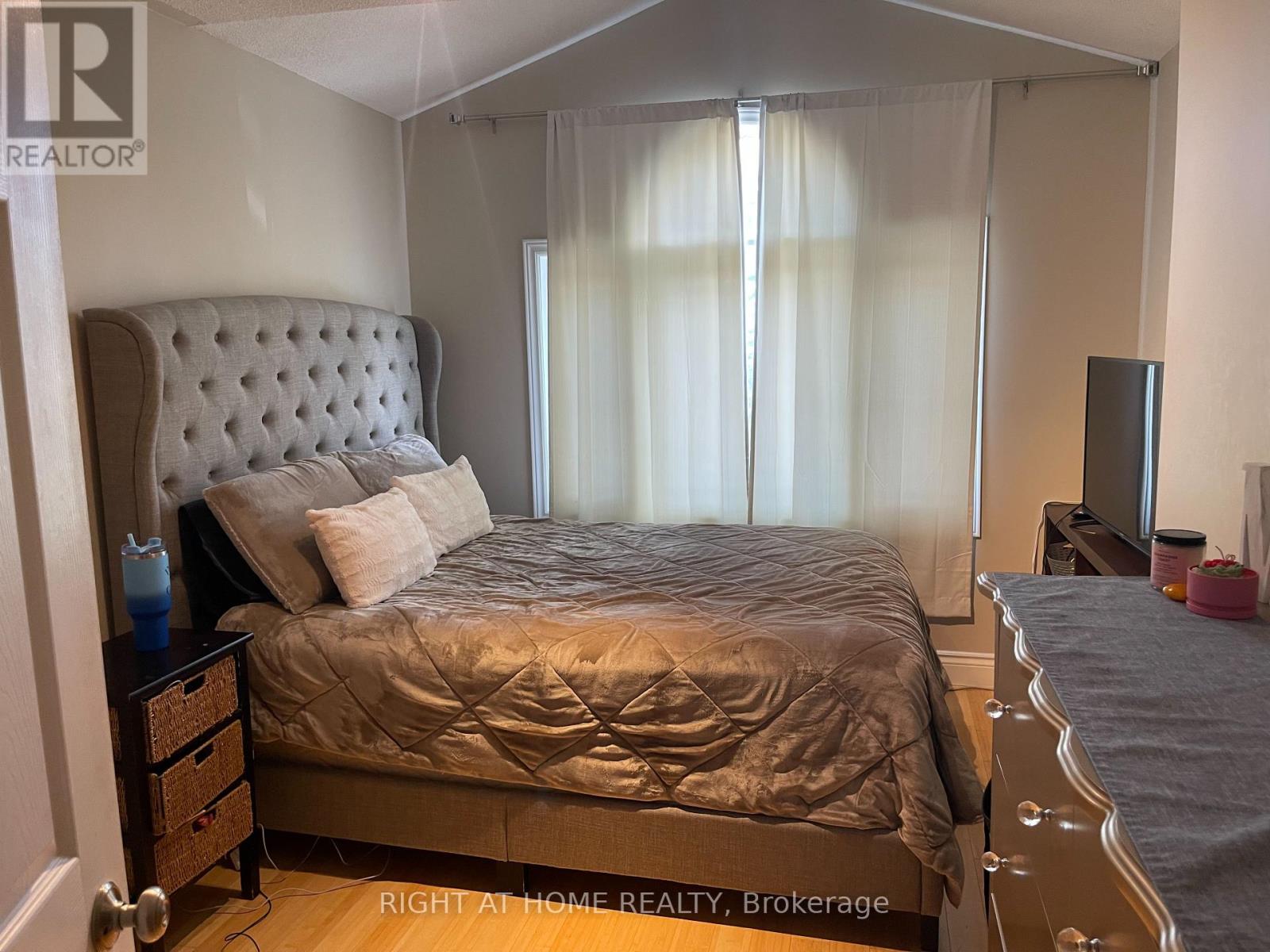 18 Archbury Circle, Caledon, Ontario  L7E 2H7 - Photo 17 - W12368351