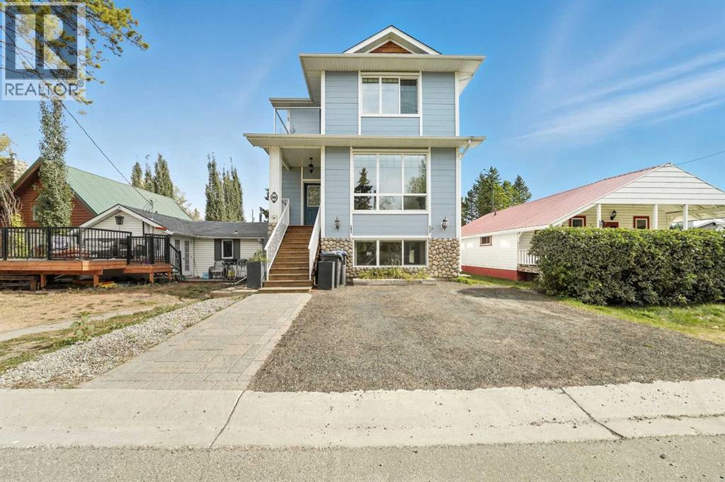 5005 40 Street, Sylvan Lake, Alberta  T4S 1B7 - Photo 2 - A2261094