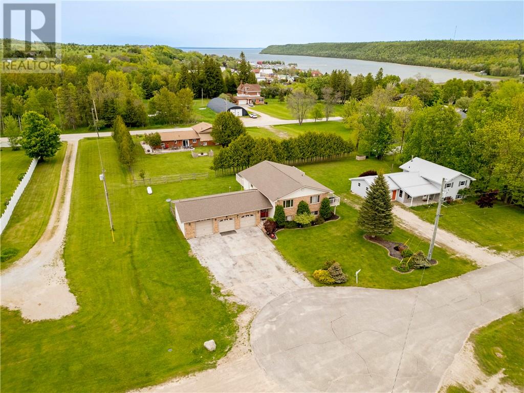 10 Vanhorn Street, Gore Bay, Ontario  P0P 1H0 - Photo 11 - 2120584