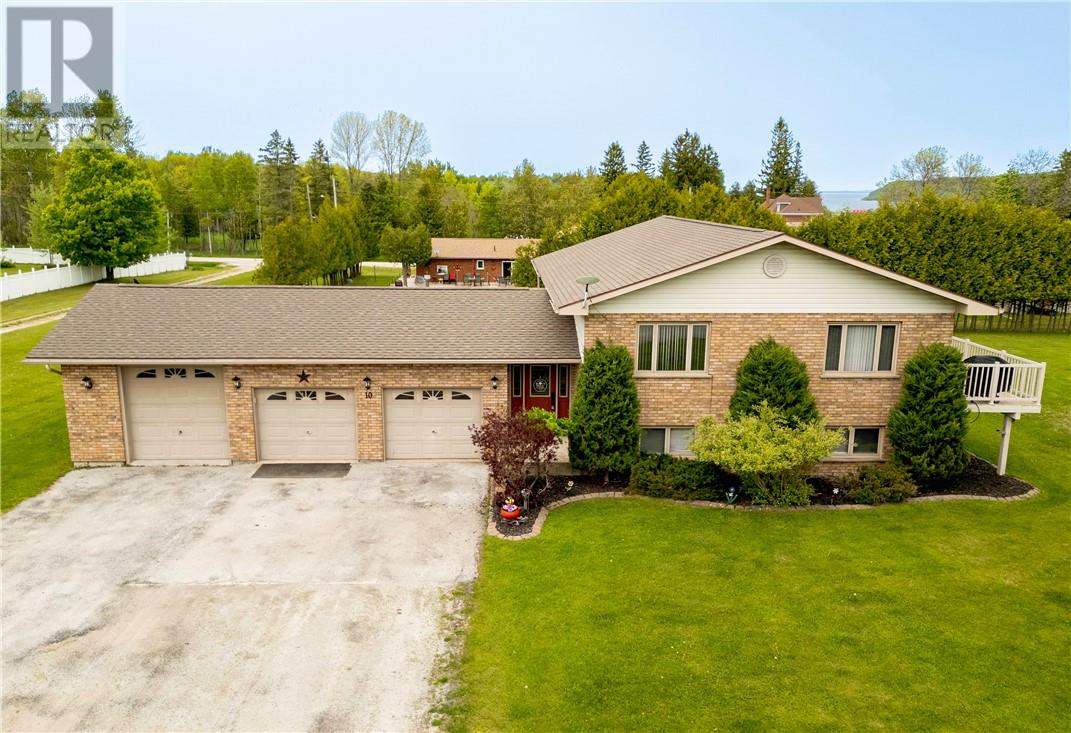 10 Vanhorn Street, Gore Bay, Ontario  P0P 1H0 - Photo 2 - 2120584