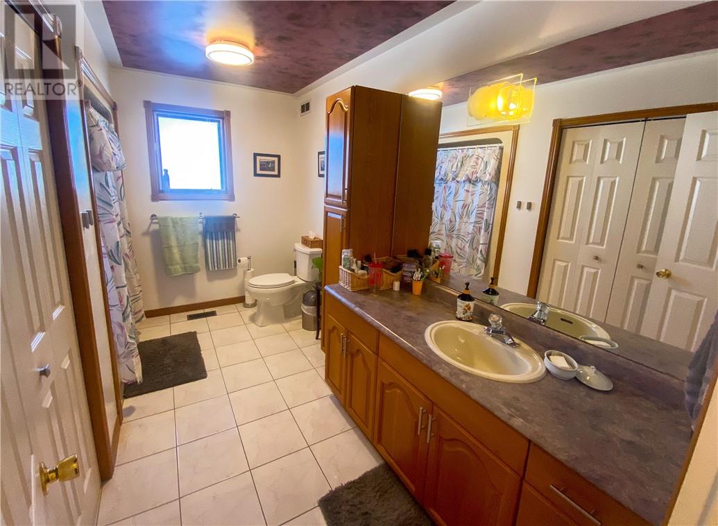 10 Vanhorn Street, Gore Bay, Ontario  P0P 1H0 - Photo 33 - 2120584
