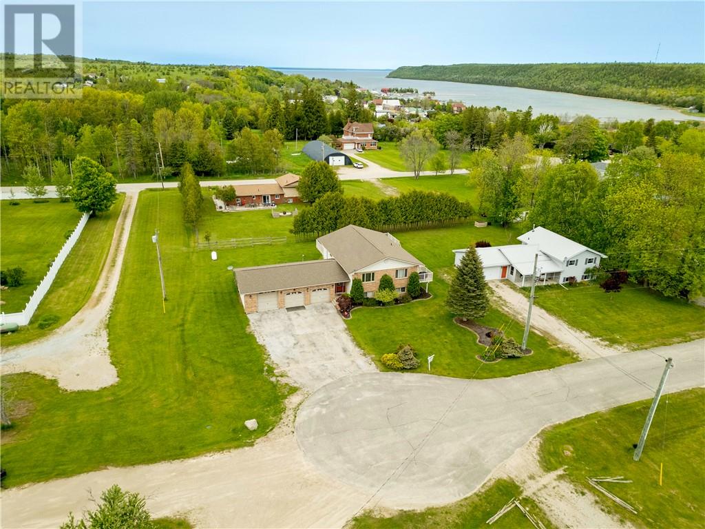 10 Vanhorn Street, Gore Bay, Ontario  P0P 1H0 - Photo 4 - 2120584