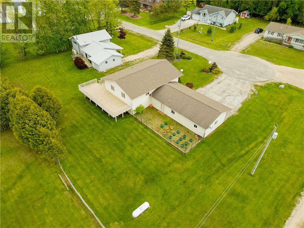 10 Vanhorn Street, Gore Bay, Ontario  P0P 1H0 - Photo 5 - 2120584