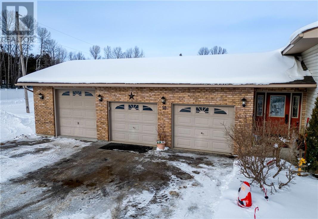 10 Vanhorn Street, Gore Bay, Ontario  P0P 1H0 - Photo 8 - 2120584