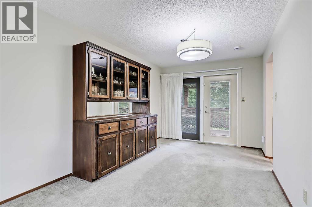40 Woodview Court Sw, Calgary, Alberta  T2W 4X4 - Photo 13 - A2261139