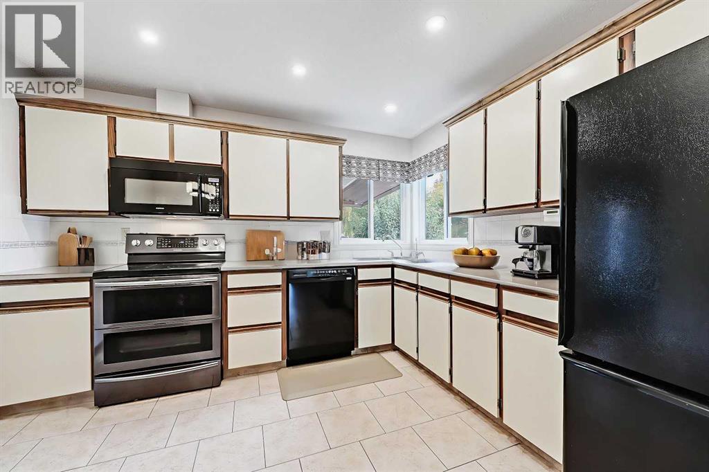 40 Woodview Court Sw, Calgary, Alberta  T2W 4X4 - Photo 4 - A2261139