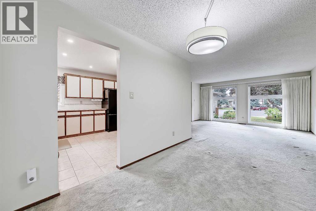 40 Woodview Court Sw, Calgary, Alberta  T2W 4X4 - Photo 14 - A2261139
