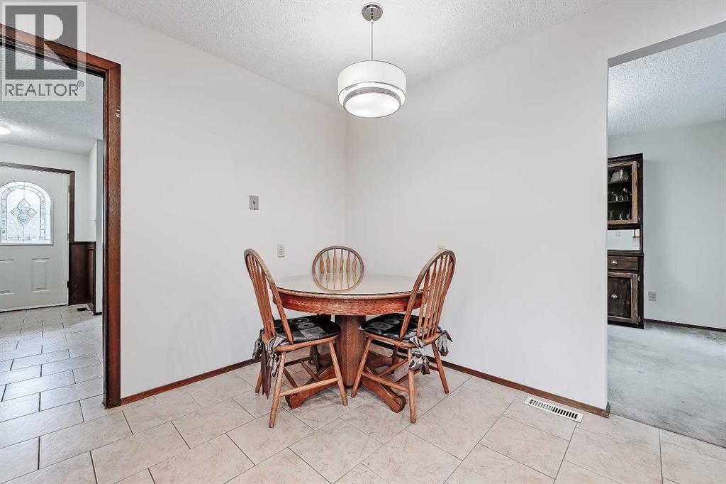 40 Woodview Court Sw, Calgary, Alberta  T2W 4X4 - Photo 20 - A2261139