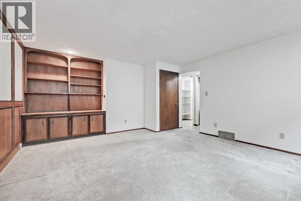 40 Woodview Court Sw, Calgary, Alberta  T2W 4X4 - Photo 23 - A2261139
