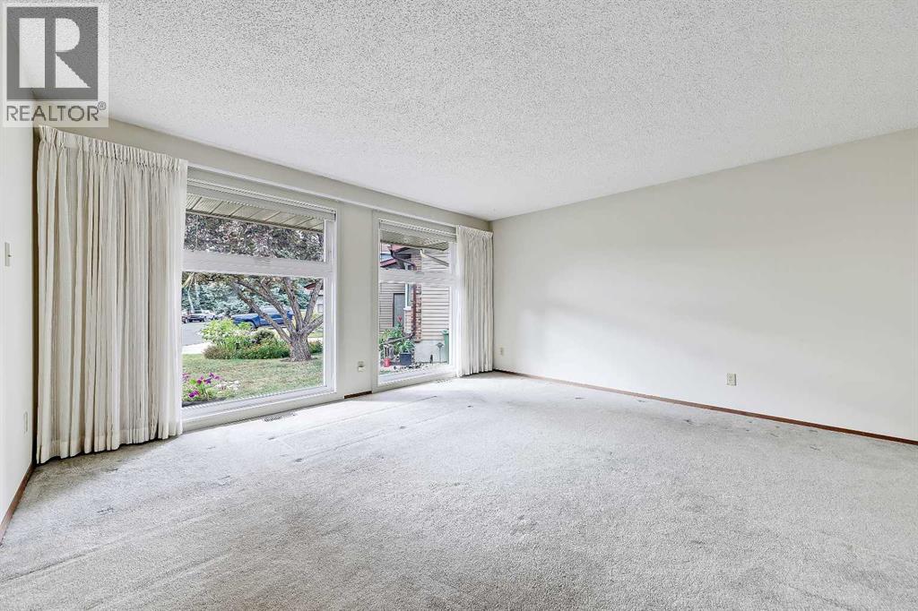 40 Woodview Court Sw, Calgary, Alberta  T2W 4X4 - Photo 11 - A2261139