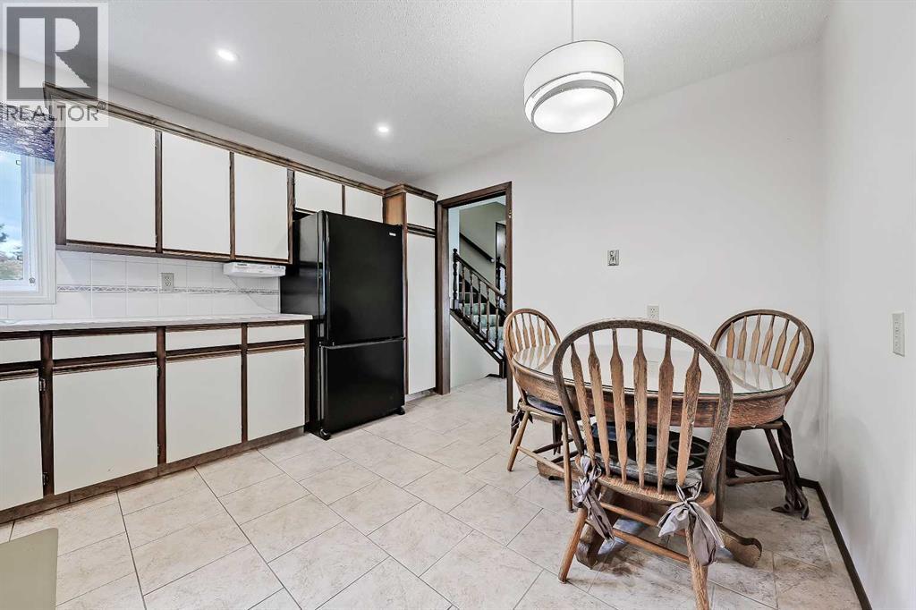 40 Woodview Court Sw, Calgary, Alberta  T2W 4X4 - Photo 15 - A2261139