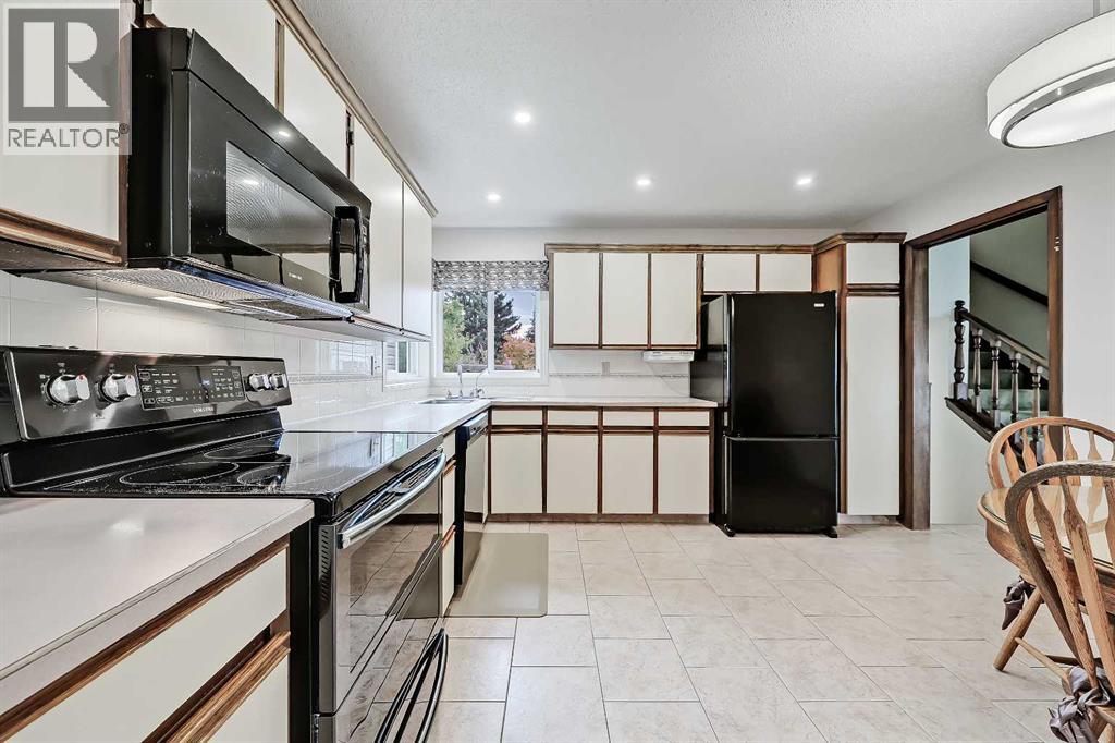 40 Woodview Court Sw, Calgary, Alberta  T2W 4X4 - Photo 16 - A2261139