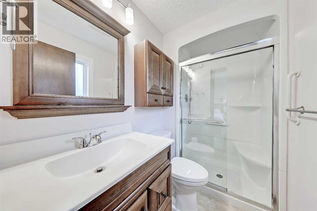 40 Woodview Court Sw, Calgary, Alberta  T2W 4X4 - Photo 31 - A2261139