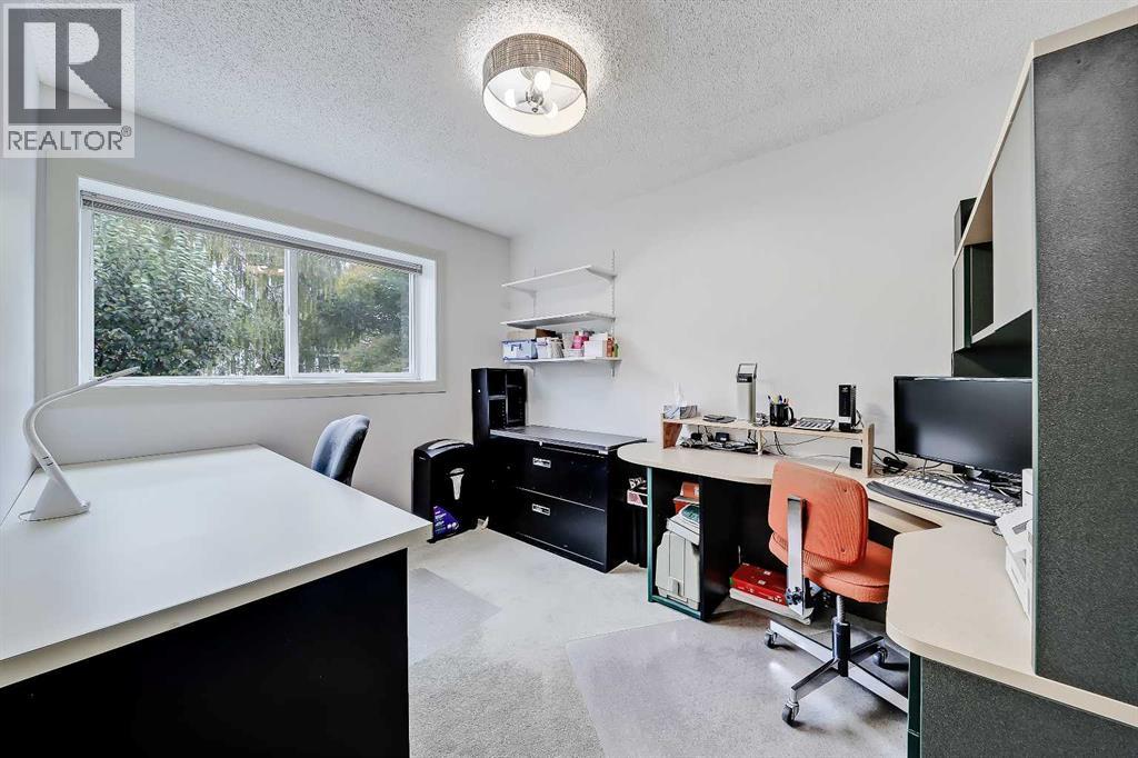 40 Woodview Court Sw, Calgary, Alberta  T2W 4X4 - Photo 24 - A2261139