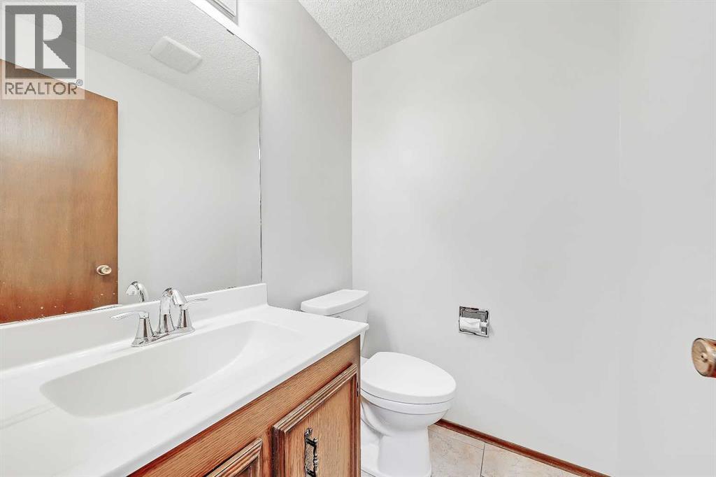 40 Woodview Court Sw, Calgary, Alberta  T2W 4X4 - Photo 26 - A2261139