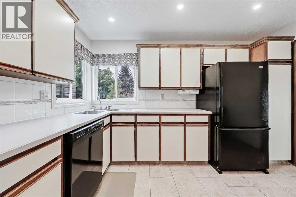 40 Woodview Court Sw, Calgary, Alberta  T2W 4X4 - Photo 17 - A2261139